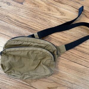 BAGGU Olive Green Waist Belt Bag with Black Strap